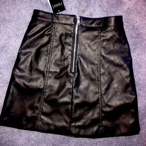 Leather skirt - Picture 2 of 2